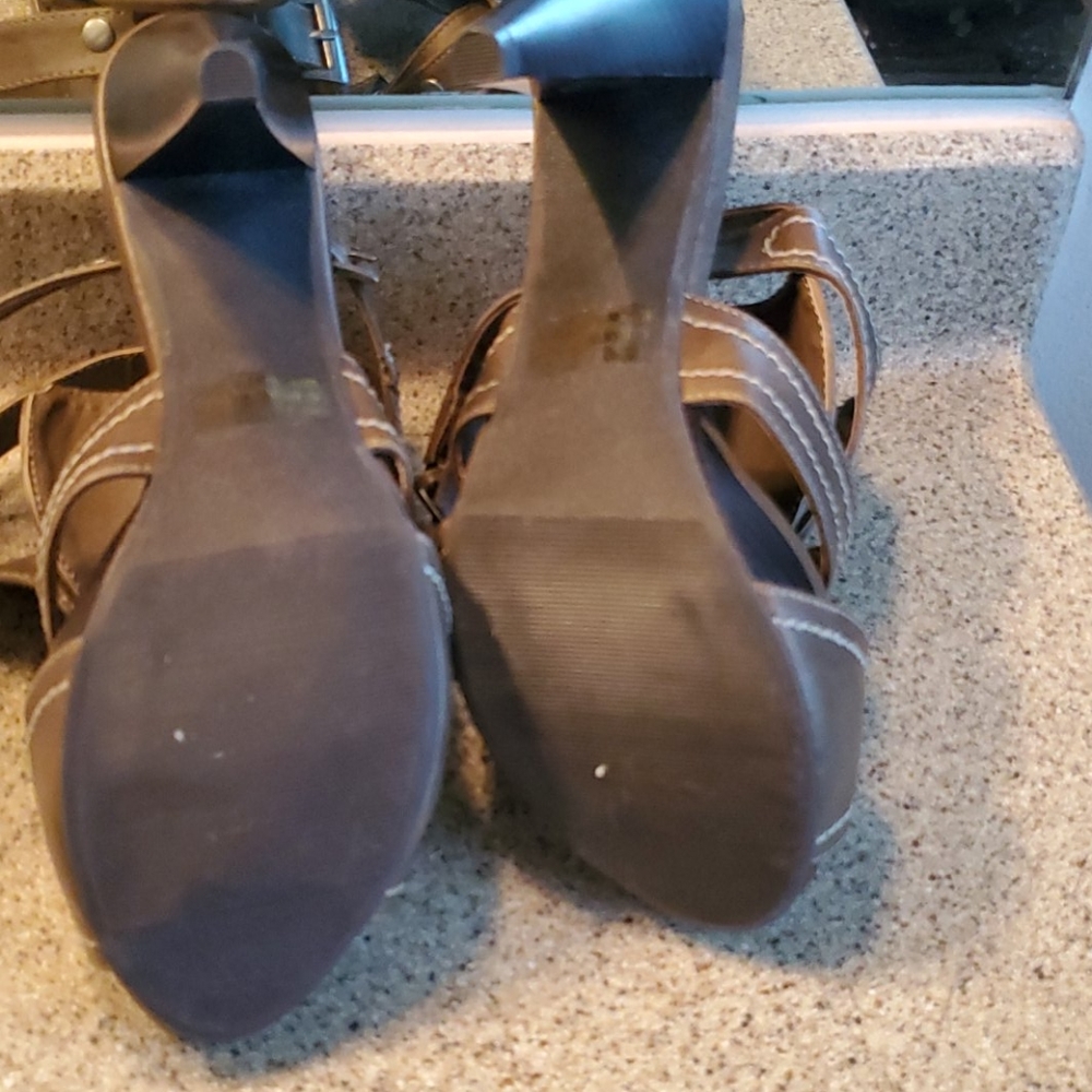 Heels - Picture 3 of 4